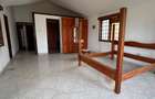 5 Bed House with En Suite at Bombolulu - 3