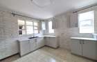 4 Bed House with En Suite in Thome - 11