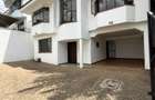5 Bed Townhouse with En Suite at Riverside Drive - 1