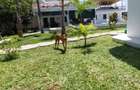 4 Bed Villa with En Suite at Paparemo - 3