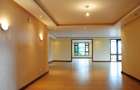 3 Bed Apartment with En Suite in Riverside - 10