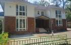 5 Bed Townhouse with En Suite at Lonetree - 2