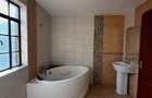 5 Bed Townhouse with En Suite in Lavington - 13