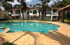 6 Bed House with En Suite in Nyari - 2