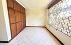 5 Bed Townhouse with En Suite in Lavington - 4