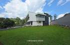 5 Bed House with Garden in Nyari - 1