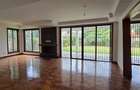 6 Bed House with En Suite at Lavington Green - 15