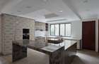 6 Bed House with En Suite at Lavington Green - 12