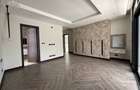5 Bed House with En Suite in Nyari - 1