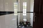5 Bed House with En Suite in Nyari - 12