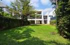 6 Bed Villa with En Suite in Kyuna - 1