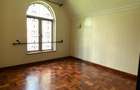 6 Bed Townhouse with En Suite at Near State House Road - 8
