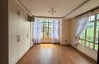 10 Bed House with En Suite in Nyari - 18