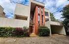 5 Bed Townhouse with En Suite in Lavington - 15