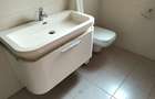 5 Bed Townhouse with En Suite in Lavington - 9