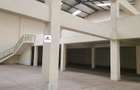 300,000 ft² Warehouse with Fibre Internet in Industrial Area - 4