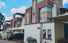 6 Bed Villa with En Suite in Lavington - 1