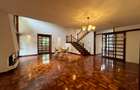 8 Bed House with En Suite at Spring Valley Rd - 2