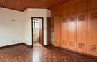 5 Bed Townhouse with En Suite at Lavington - 19
