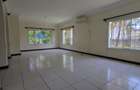 4 Bed House with Swimming Pool at Links Road - 12