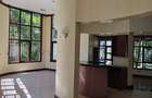 4 Bed House with En Suite in Hill View - 12