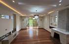 6 Bed House with En Suite in Nyari - 1