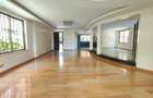 5 Bed House with En Suite in Westlands Area - 11