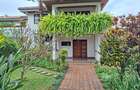 5 Bed House with En Suite at Close To Un - 20