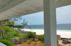 4 Bed House with En Suite in Bofa - 11