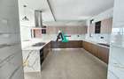 4 Bed Apartment with En Suite in Riverside - 6