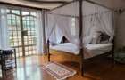 6 Bed House with En Suite in Nyari - 5
