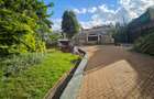 5 Bed House with En Suite in Runda - 1