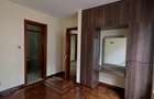 5 Bed Townhouse with En Suite in Lavington - 7