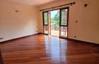 4 Bed House with En Suite in Ridgeways - 16