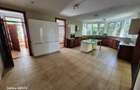 6 Bed House with En Suite in Rosslyn - 2