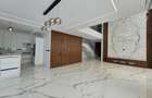 6 Bed Townhouse with En Suite in Lavington - 2