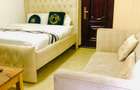 Serviced Studio Apartment with En Suite at Dennis Pritt - 3