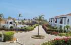Serviced 3 Bed Apartment with En Suite at Sultan Palace - 14
