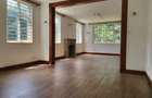 5 Bed Townhouse with En Suite in Rosslyn - 6