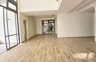 4 Bed Apartment with En Suite at Riverside Drive - 9