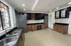 5 Bed House with En Suite in Garden Estate - 3