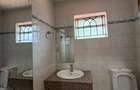 4 Bed Villa with En Suite at Lavington - 14
