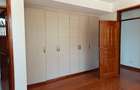5 Bed Townhouse with En Suite at Lavington - 6