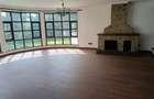 5 Bed House with En Suite at Ridgeways - 16