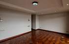 4 Bed Apartment with En Suite at Riverside Drive - 10