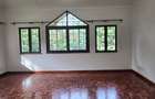 5 Bed House with En Suite at Rosslyn Lone Tree - 9