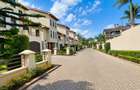 5 Bed House with En Suite in Lavington - 2