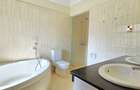 5 Bed Townhouse with En Suite in Runda - 9