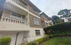 5 Bed Townhouse with En Suite in Lavington - 2