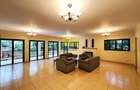 4 Bed Apartment with En Suite in Riverside - 17